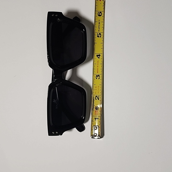 Sunglasses - Picture 5 of 5